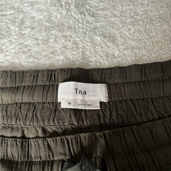 Aritzia TNA Army Green Cargo Pants - Picture 3 of 4